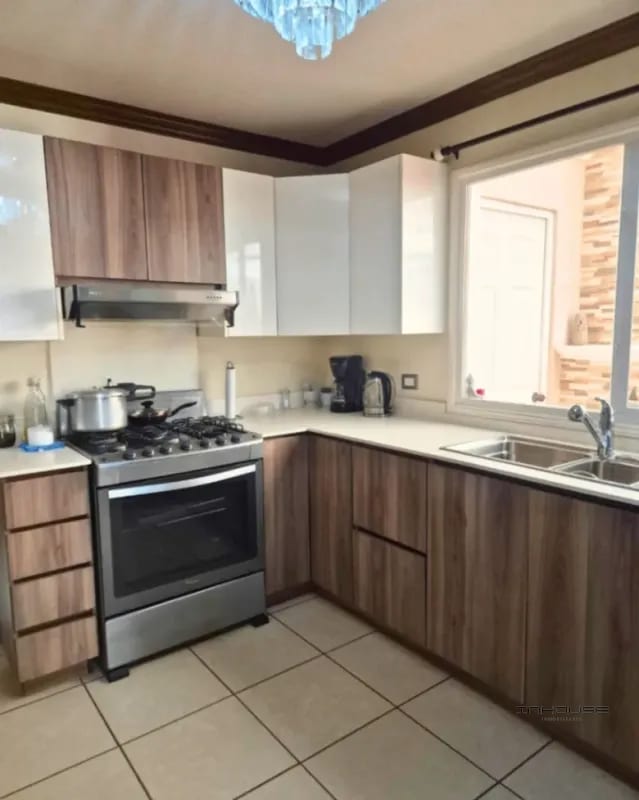 CASA EN VENTA EN CAES KM 29 CON PISCINA — Casa en Venta en Villas de San Martin de Allende, Carretera a El Salvador, Guatemala, Ciudad — foto 9 de 9