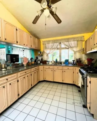 CASA EN VENTA EN SAN CRISTÓBAL DE UN NIVEL ESTILO GRANJA — Casa en Venta en Zona 8 Mixco, Guatemala, Ciudad — miniatura 5 de 11