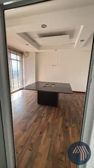 ALQUILER DE AMPLIA Y CÉNTRICA OFICINA - REAL REFORMA, ZONA 9 — Oficina en Alquiler en Real Reforma, Zona 9, Guatemala, Ciudad — miniatura 6 de 8