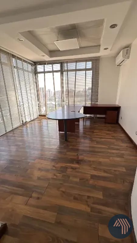 ALQUILER DE AMPLIA Y CÉNTRICA OFICINA - REAL REFORMA, ZONA 9 — Oficina en Alquiler en Real Reforma, Zona 9, Guatemala, Ciudad — foto 3 de 8