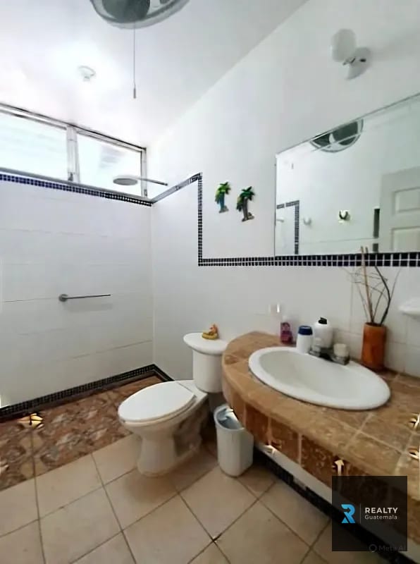 Vendo Chalet frente a la playa Gariton, Monterrico km 135 — Casa en Venta en Monterrico, Santa Rosa — foto 2 de 8