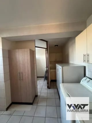 APARTAMENTO EN RENTA – SUITES EMBAJADOR, ZONA 10 — Apartamento en Alquiler en Zona 10, Guatemala, Ciudad — miniatura 3 de 6