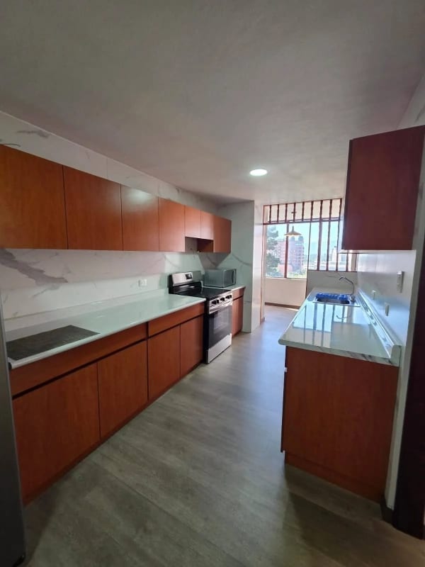 Amplio apartamento en venta zona 10 — Apartamento en Venta en Zona 10, Guatemala, Ciudad — foto 2 de 9