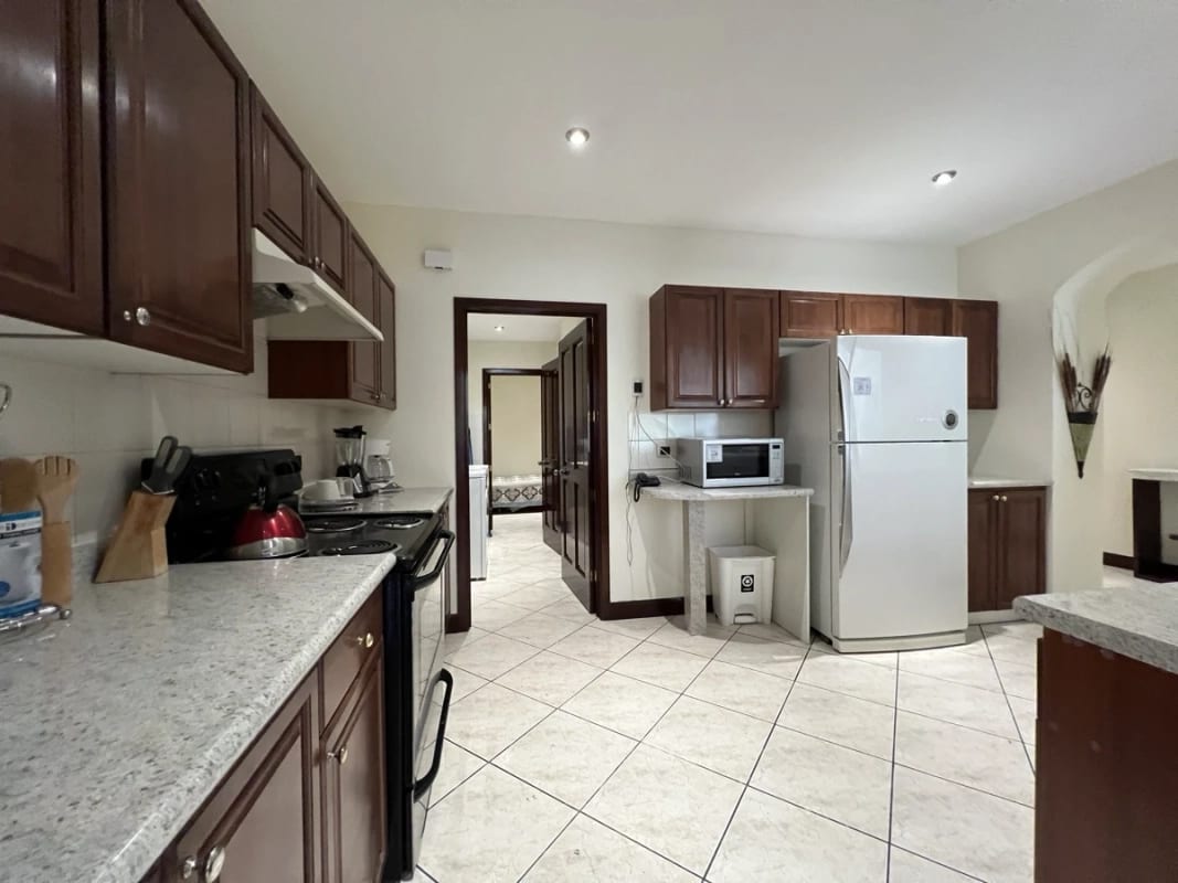 Renta amplio apartamento amueblado 3 Dormitorios | Milenia Zona 10 — Apartamento en Alquiler en Milenia, Zona 10, Guatemala, Ciudad — foto 15 de 17
