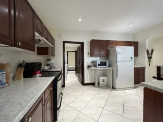 Renta amplio apartamento amueblado 3 Dormitorios | Milenia Zona 10 — Apartamento en Alquiler en Milenia, Zona 10, Guatemala, Ciudad — miniatura 15 de 17