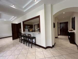 Renta amplio apartamento amueblado 3 Dormitorios | Milenia Zona 10 — Apartamento en Alquiler en Milenia, Zona 10, Guatemala, Ciudad — miniatura 13 de 17