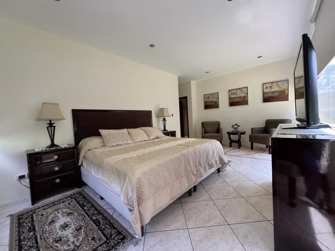 Renta amplio apartamento amueblado 3 Dormitorios | Milenia Zona 10 — Apartamento en Alquiler en Milenia, Zona 10, Guatemala, Ciudad — foto 9 de 17