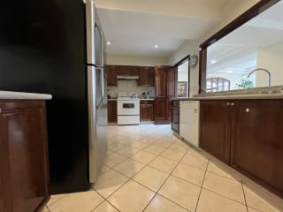 Renta amplio apartamento 3 Dormitorios | Milenia Zona 10 — Apartamento en Alquiler en Milenia, Zona 10, Guatemala, Ciudad — miniatura 13 de 17