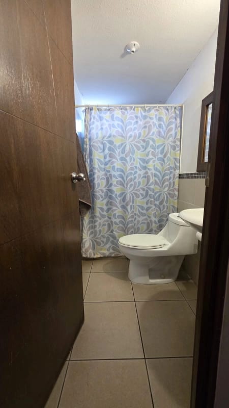 VENDO HERMOSA CASA DE ESQUINA EN CONCOMINIO BELLA VISTA CIUDAD SAN CRISTOBAL, ZONA 8 MIXCO — Casa en Venta en Bella Vista de San Cristobal II, Zona 8 Mixco, Guatemala, Ciudad — foto 9 de 15