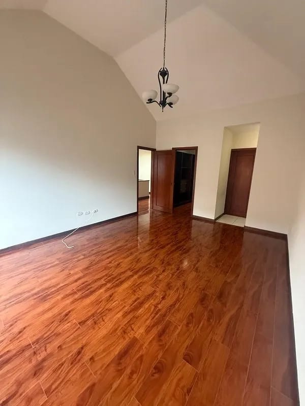 Alquiler de casa en La Rioja Carr. Salvador Km. 20.5 a Fraijanes — Casa en Alquiler en Fraijanes, Carretera a El Salvador, Guatemala, Ciudad — foto 6 de 14