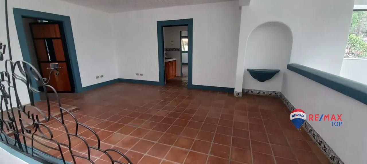 PANAJACHEL I CASA EN RESIDENCIAL l 2 APTO. INDEPENDIENTES AMPLIA PROPIEDAD CON JARDÍN FRONTAL Y POSTERIOR — Casa en Venta en Panajachel, Sololá — foto 10 de 11
