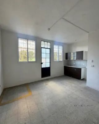 CASA EN VENTA EN ZONA 6  PARA USO COMERCIAL FRENTE A LA PARADA DEL TRANSMETRO — Casa en Venta en Zona 6, Guatemala, Ciudad — miniatura 10 de 12