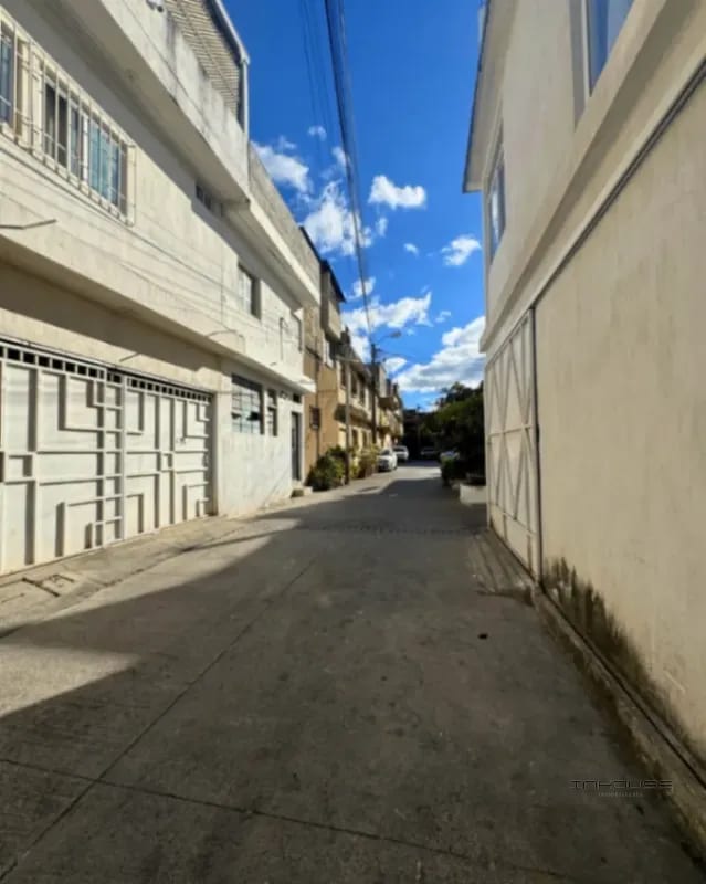 CASA EN VENTA EN ZONA 6 PARA USO COMERCIAL FRENTE A LA PARADA DEL TRANSMETRO — Casa en Venta en Zona 6, Guatemala, Ciudad — foto 8 de 12
