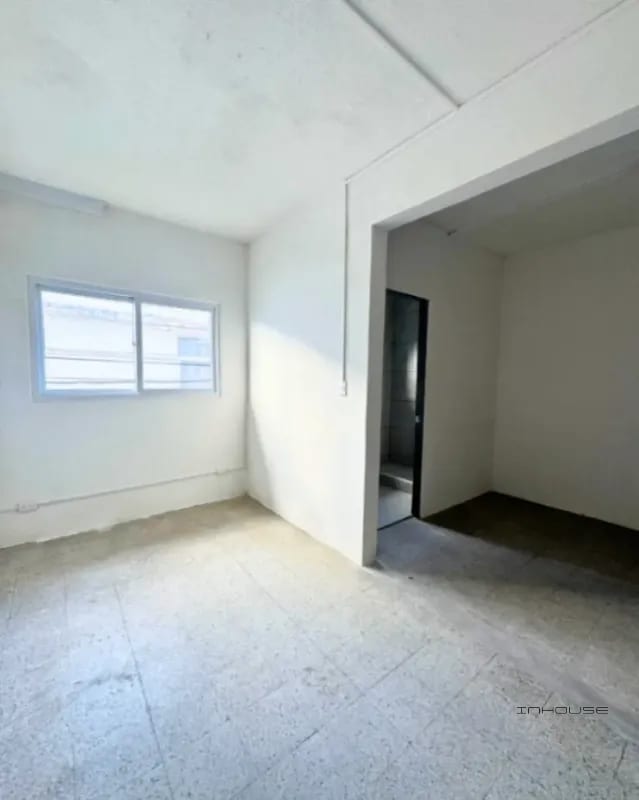 CASA EN VENTA EN ZONA 6  PARA USO COMERCIAL FRENTE A LA PARADA DEL TRANSMETRO — Casa en Venta en Zona 6, Guatemala, Ciudad — foto 7 de 12