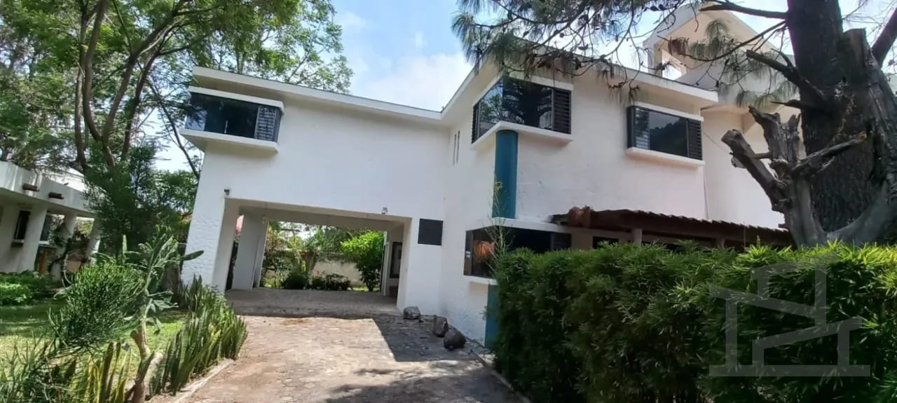 Residencia Exclusiva en Panajachel – Diseño Moderno con Módulo Independiente — Casa en Venta en Panajachel, Sololá — foto 1 de 6