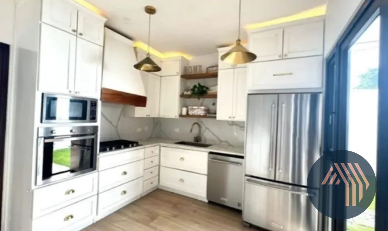 VENTA DE MODERNA CASA EXCELENTE UBICACIÓN - BLV. SAN CRISTOBAL — Casa en Venta en Zona 8 Mixco, Guatemala, Ciudad — foto 10 de 12