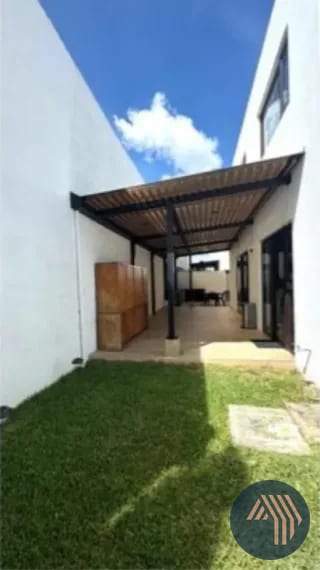 VENTA DE MODERNA CASA EXCELENTE UBICACIÓN - BLV. SAN CRISTOBAL — Casa en Venta en Zona 8 Mixco, Guatemala, Ciudad — miniatura 8 de 12