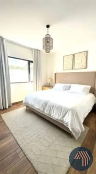 VENTA DE MODERNA CASA EXCELENTE UBICACIÓN - BLV. SAN CRISTOBAL — Casa en Venta en Zona 8 Mixco, Guatemala, Ciudad — miniatura 3 de 12