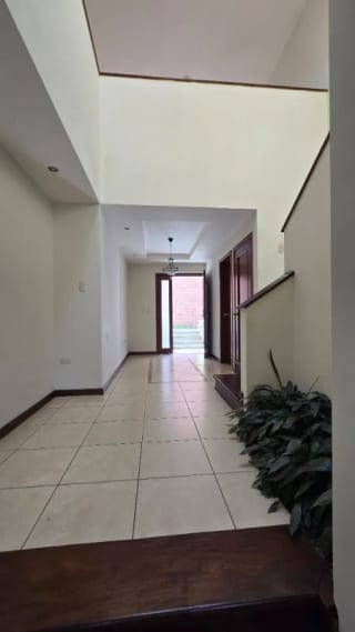 Casa en Alquiler cerca de Unis, Km 20.5 — Casa en Alquiler en km 16-20, Carretera a El Salvador, Guatemala, Ciudad — miniatura 2 de 5
