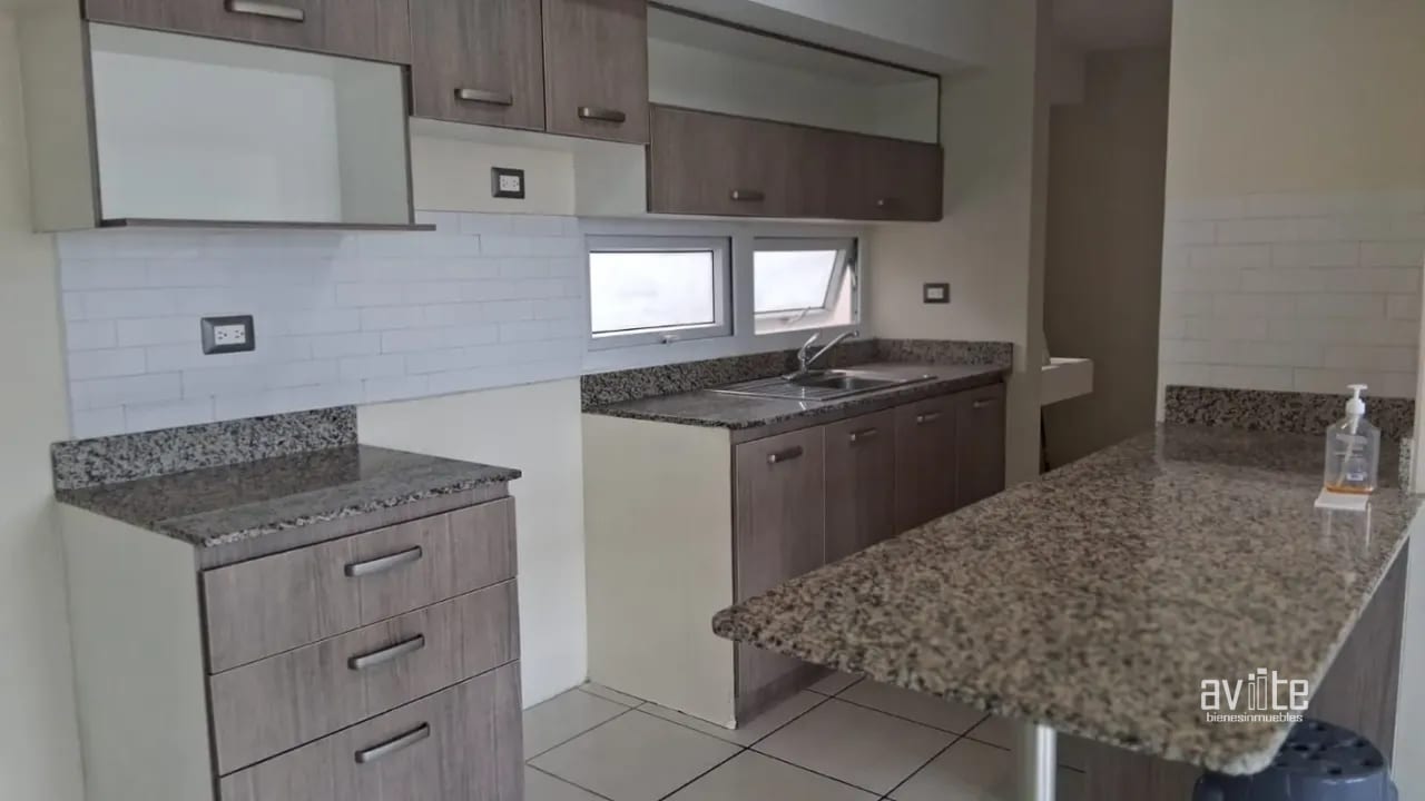 Condado Naranjo, aparamento nivel medio con balcón Q1,450,000 — Apartamento en Venta en Condado Naranjo, Zona 4 Mixco, Guatemala, Ciudad — foto 13 de 15
