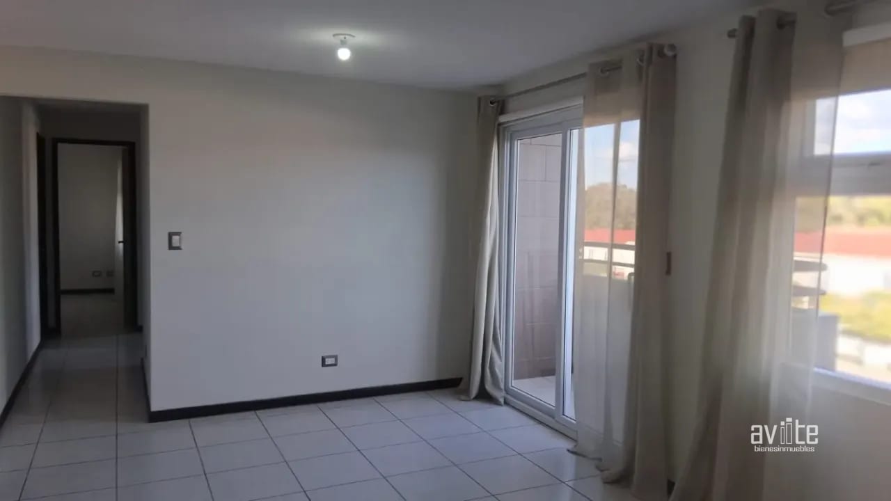 Condado Naranjo, aparamento nivel medio con balcón Q1,450,000 — Apartamento en Venta en Condado Naranjo, Zona 4 Mixco, Guatemala, Ciudad — foto 8 de 15