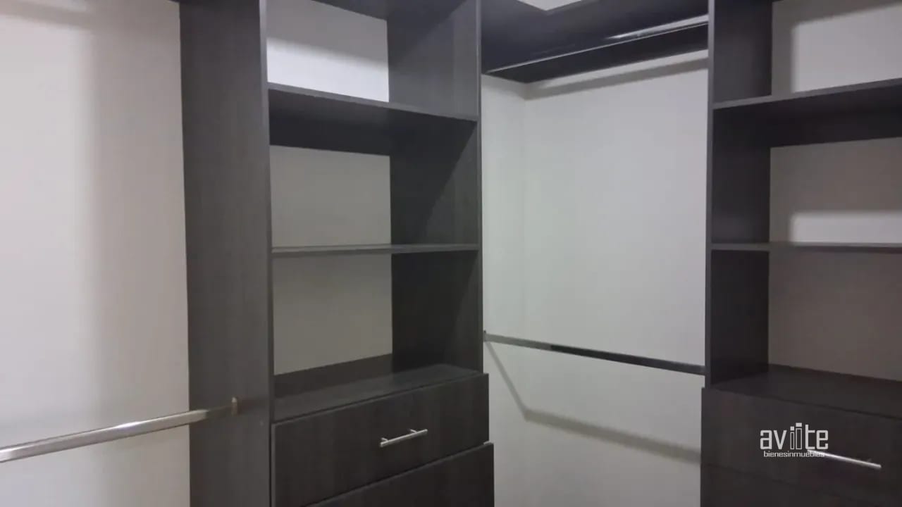 Condado Naranjo, aparamento nivel medio con balcón Q1,450,000 — Apartamento en Venta en Condado Naranjo, Zona 4 Mixco, Guatemala, Ciudad — foto 7 de 15