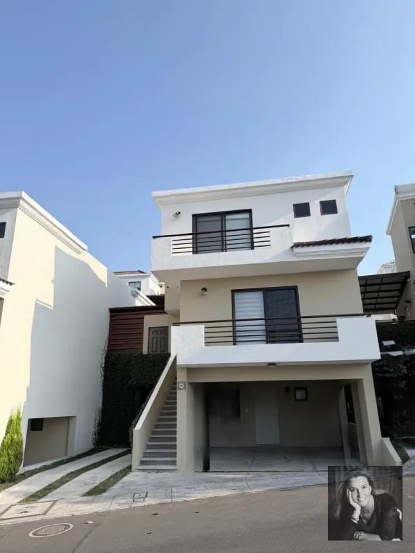 Casa en Venta en Vistas de San Isidro – Zona 16 — Casa en Venta en Vistas de San Isidro, Zona 16, Guatemala, Ciudad — foto 1 de 17