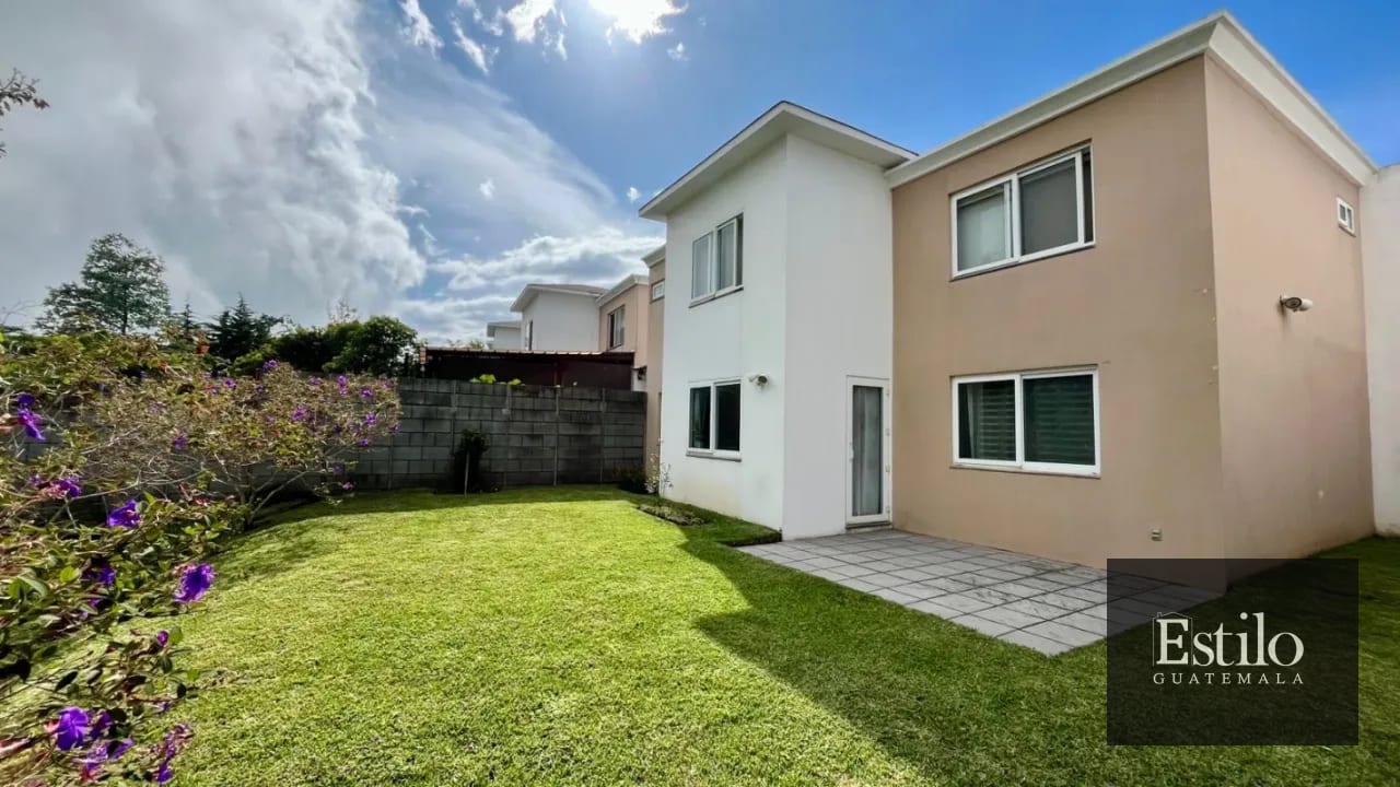 CASA EN VENTA FONTANA II — Casa en Venta en La Fontana II, Carretera a El Salvador, Guatemala, Ciudad — foto 2 de 9
