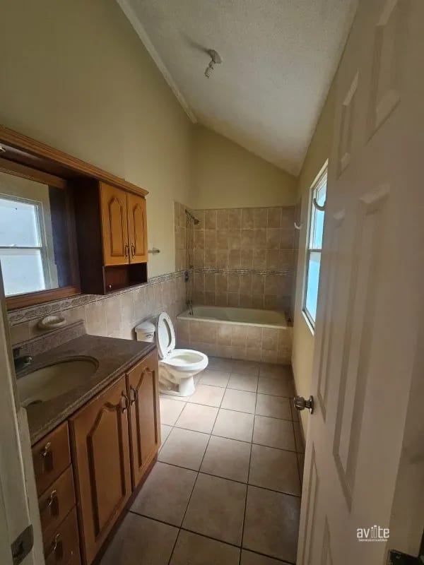 Condado Naranjo, casa Navarra dentro de Alameda Norte   Q2,800,000 — Casa en Venta en Condado Naranjo, Zona 4 Mixco, Guatemala, Ciudad — foto 4 de 14