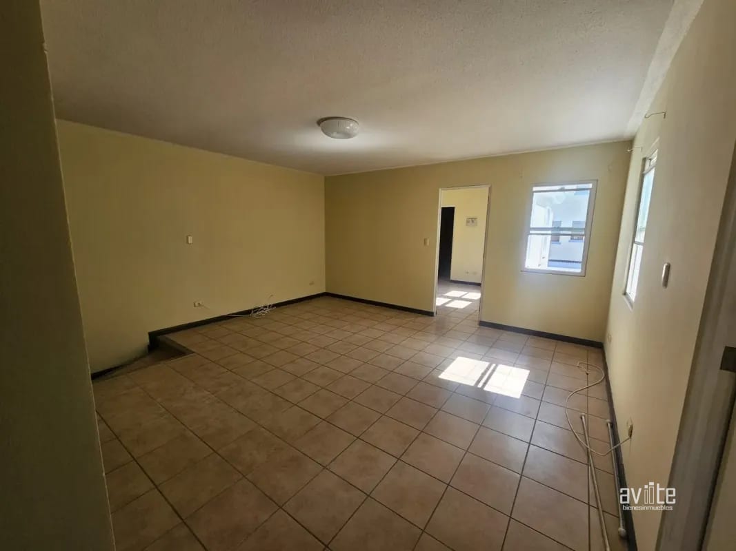Condado Naranjo, casa Navarra dentro de Alameda Norte   Q2,800,000 — Casa en Venta en Condado Naranjo, Zona 4 Mixco, Guatemala, Ciudad — foto 3 de 14