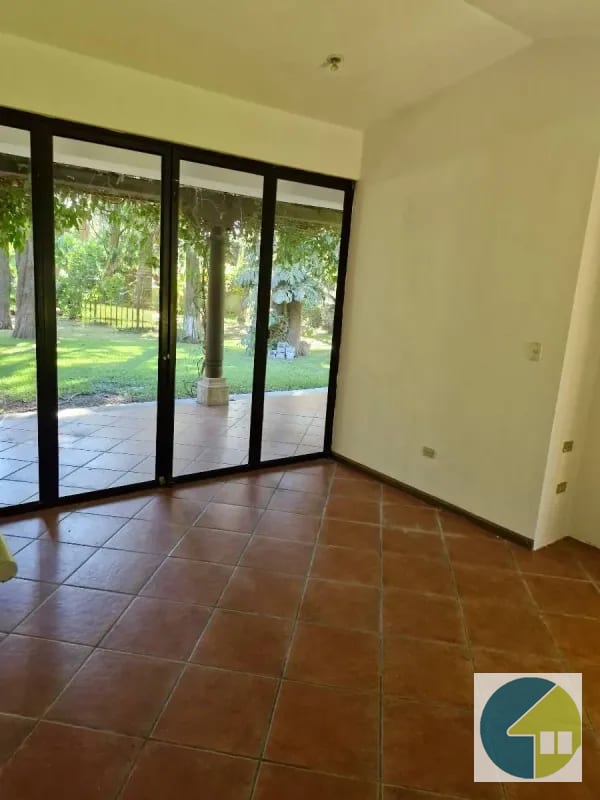 Amplia casa en alquiler km 25 CAES — Casa en Alquiler en Carretera a El Salvador, Guatemala, Ciudad — foto 3 de 12