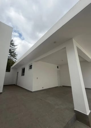 VENDO AMPLIA CASA - ZONA 16 - 6 PARQUEOS — Casa en Venta en Zona 16, Guatemala, Ciudad — miniatura 1 de 8