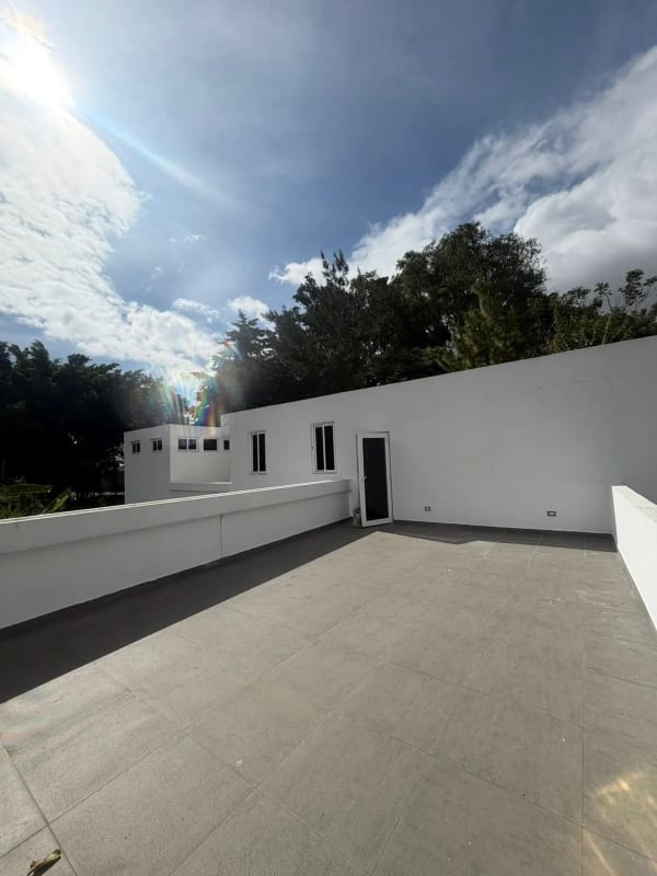 VENDO AMPLIA CASA - ZONA 16 - 6 PARQUEOS — Casa en Venta en Zona 16, Guatemala, Ciudad — foto 8 de 8
