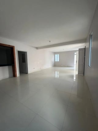 VENDO AMPLIA CASA - ZONA 16 - 6 PARQUEOS — Casa en Venta en Zona 16, Guatemala, Ciudad — miniatura 6 de 8
