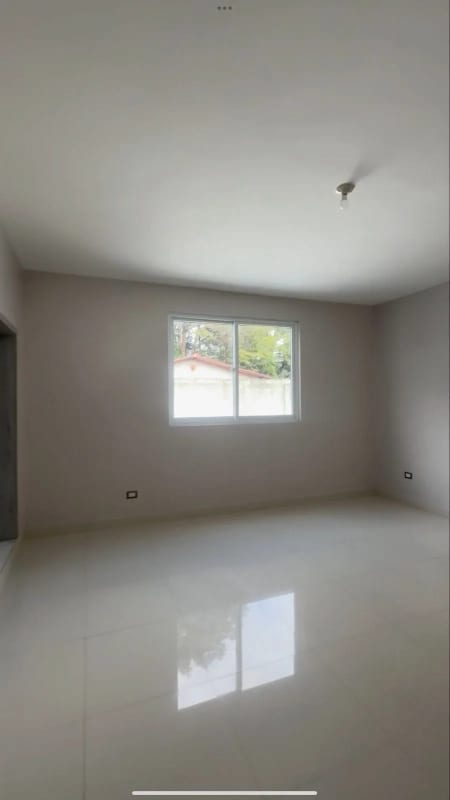 VENDO AMPLIA CASA - ZONA 16 - 6 PARQUEOS — Casa en Venta en Zona 16, Guatemala, Ciudad — foto 4 de 8