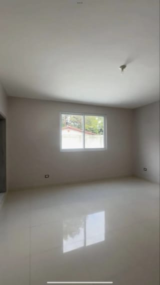 VENDO AMPLIA CASA - ZONA 16 - 6 PARQUEOS — Casa en Venta en Zona 16, Guatemala, Ciudad — miniatura 4 de 8
