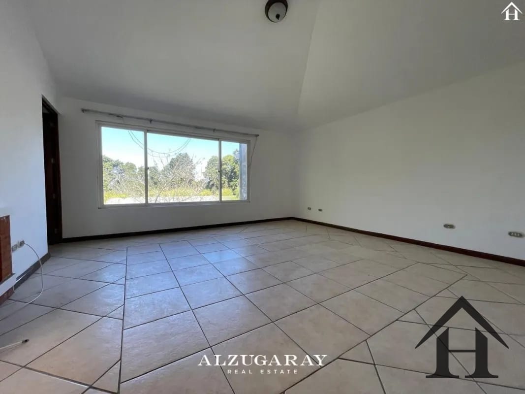 casa con jardin  cond San Antonio Km16.5 Carr A El Salv — Casa en Venta en San Antonio, Carretera a El Salvador, Guatemala, Ciudad — foto 2 de 11