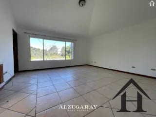 casa con jardin  cond San Antonio Km16.5 Carr A El Salv — Casa en Venta en San Antonio, Carretera a El Salvador, Guatemala, Ciudad — miniatura 2 de 11