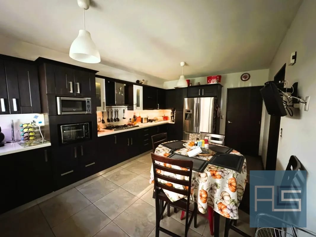 *Casa amplia de 4 hab en VENTA, La Fontana 2, Carretera a El Salvador* — Casa en Venta en La Fontana II, Carretera a El Salvador, Guatemala, Ciudad — foto 12 de 17