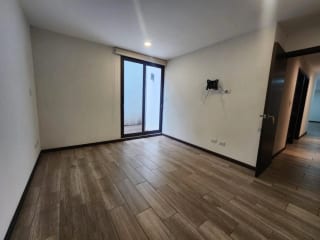 Venta Apartamento San Isidro 2021 con jardin y cuarto de servicio — Apartamento en Venta en San Isidro 20/21, Zona 16, Guatemala, Ciudad — miniatura 3 de 10