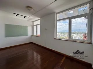 OFICINAS EN RENTA EN ZONA 9 — Oficina en Alquiler en Zona 9, Guatemala, Ciudad — miniatura 9 de 16