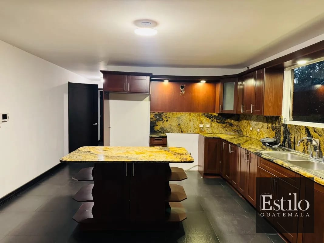 Casa en Venta Condominio Colinas de Castel — Casa en Venta en Colinas de Castel, Carretera a El Salvador, Guatemala, Ciudad — foto 1 de 12
