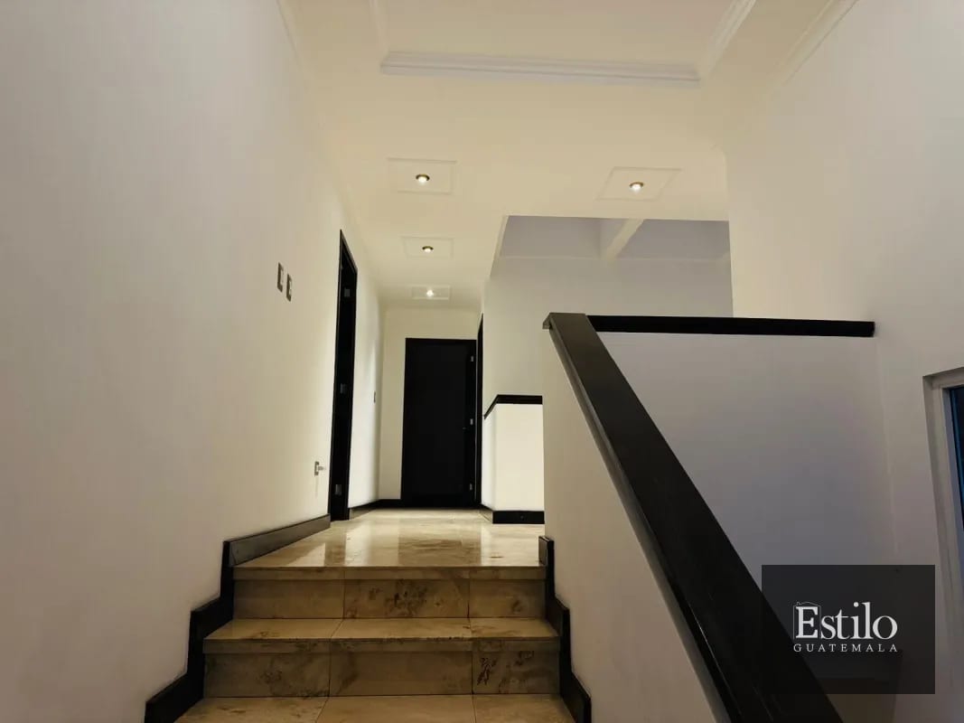 CASA EN VENTA CONDOMINIO COLINAS DE CASTEL — Casa en Venta en Colinas de Castel, Carretera a El Salvador, Guatemala, Ciudad — foto 7 de 12