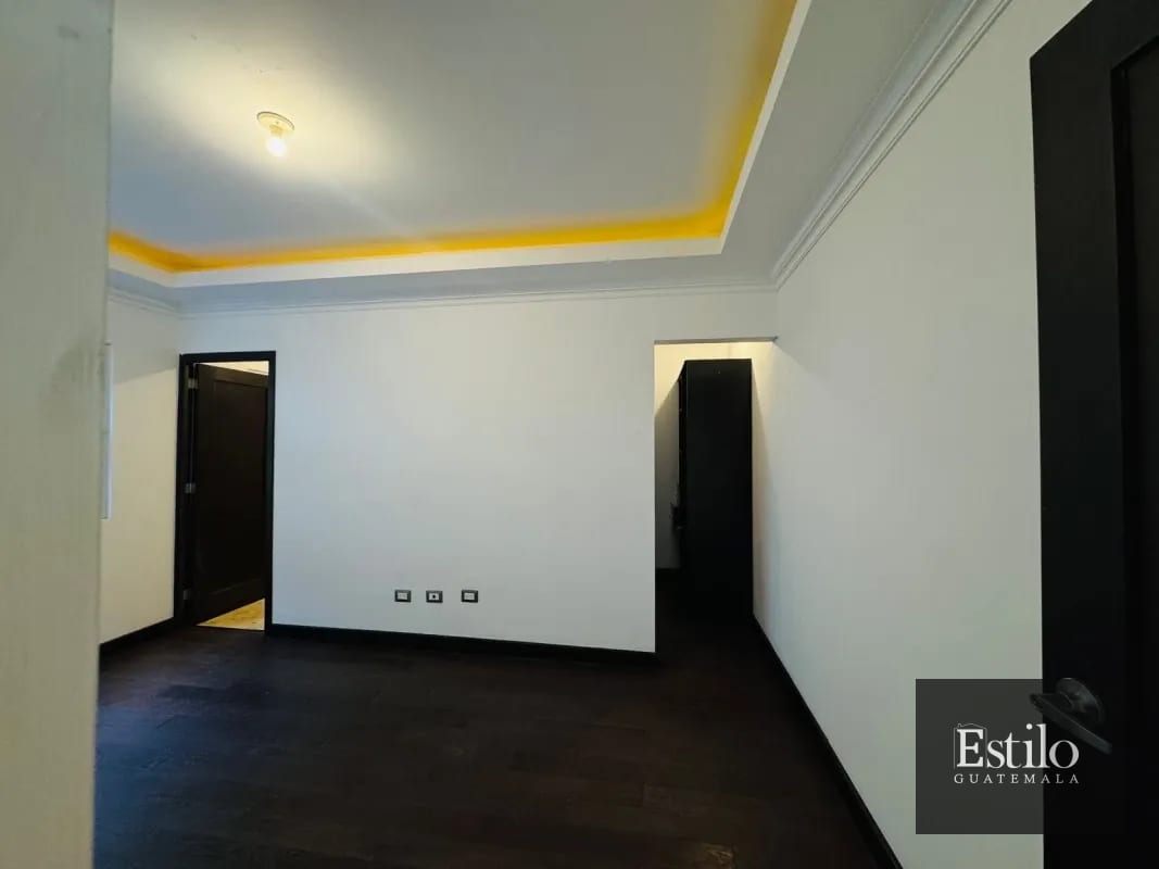 CASA EN VENTA CONDOMINIO COLINAS DE CASTEL — Casa en Venta en Colinas de Castel, Carretera a El Salvador, Guatemala, Ciudad — foto 3 de 12