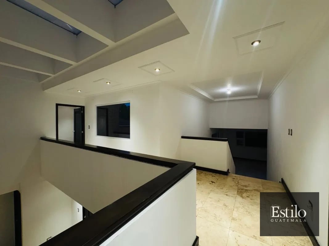 CASA EN VENTA CONDOMINIO COLINAS DE CASTEL — Casa en Venta en Colinas de Castel, Carretera a El Salvador, Guatemala, Ciudad — foto 2 de 12
