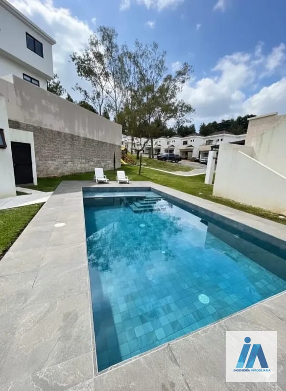 CASA EN VENTA📍Prados de Fraijanes, Km. 21.5 Carretera a Fraijanes Descubre esta espectacular residencia — Casa en Venta en Fraijanes, Carretera a El Salvador, Guatemala, Ciudad — foto 2 de 11