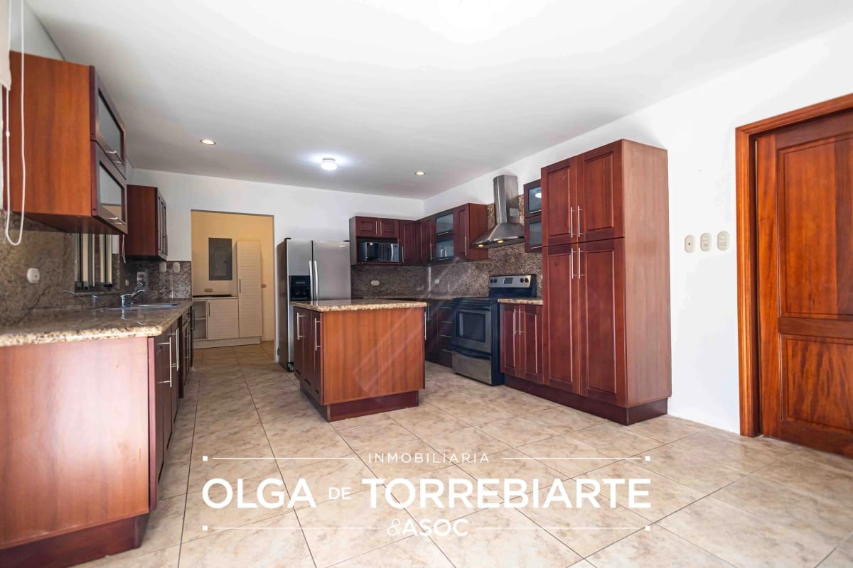 Casa en Villa Serena, Muxbal — Casa en Alquiler en Muxbal, Guatemala, Ciudad — foto 10 de 17