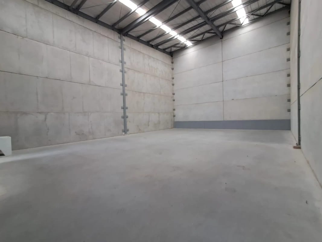 Ofibodega en Renta en el Naranjo Fb — Bodega / Ofibodega en Alquiler en Condado Naranjo, Zona 4 Mixco, Guatemala, Ciudad — foto 9 de 10