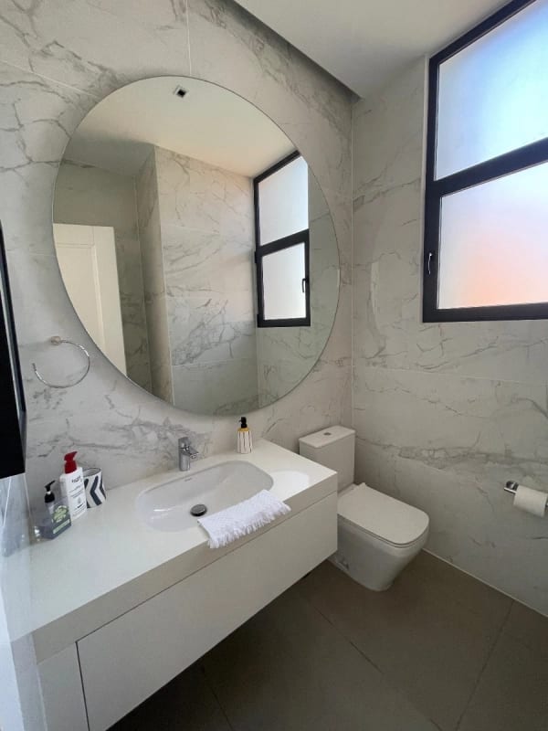 APARTAMENTO VENTA ZONA 10, MARANTA OAKLAND , 2 DORMITORIOS, SALA FAMILIAR, 2 PARQUEOS , BODEGA + DORMITORIO DE SERVICIO $550,000 + IMPUESTOS — Apartamento en Venta en Zona 10, Guatemala, Ciudad — foto 10 de 17