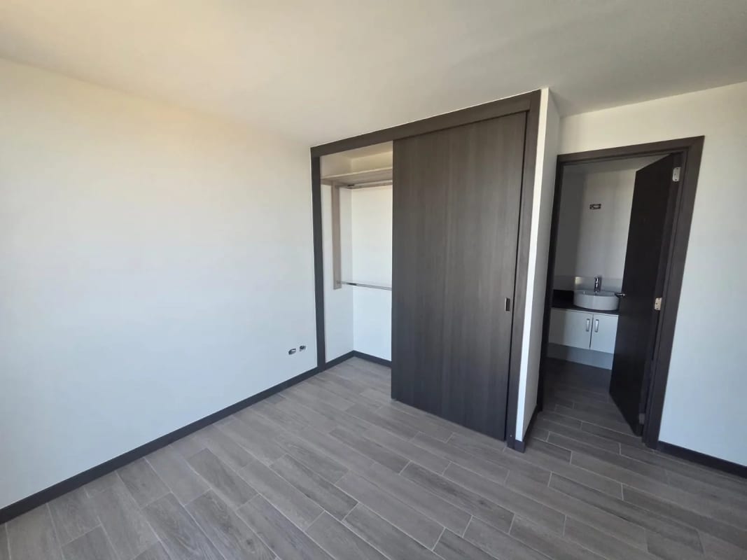 Apartamento en zona 16 BUEN PRECIO !! — Apartamento en Venta en Zona 16, Guatemala, Ciudad — foto 11 de 12